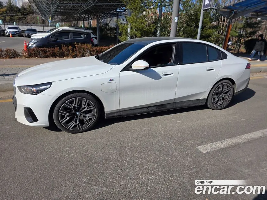 BMW 5-Series 2025 из KR, фото 3
