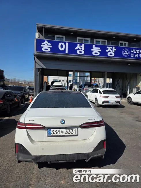BMW 5-Series 2025 из KR, фото 2