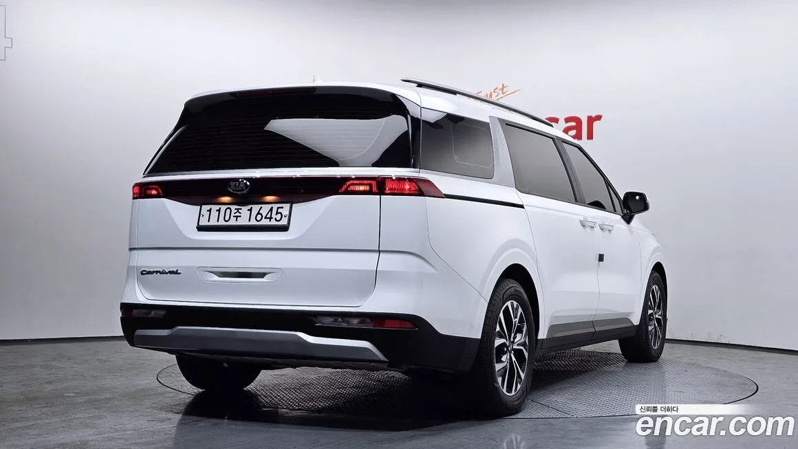 Kia Carnival — фото 4