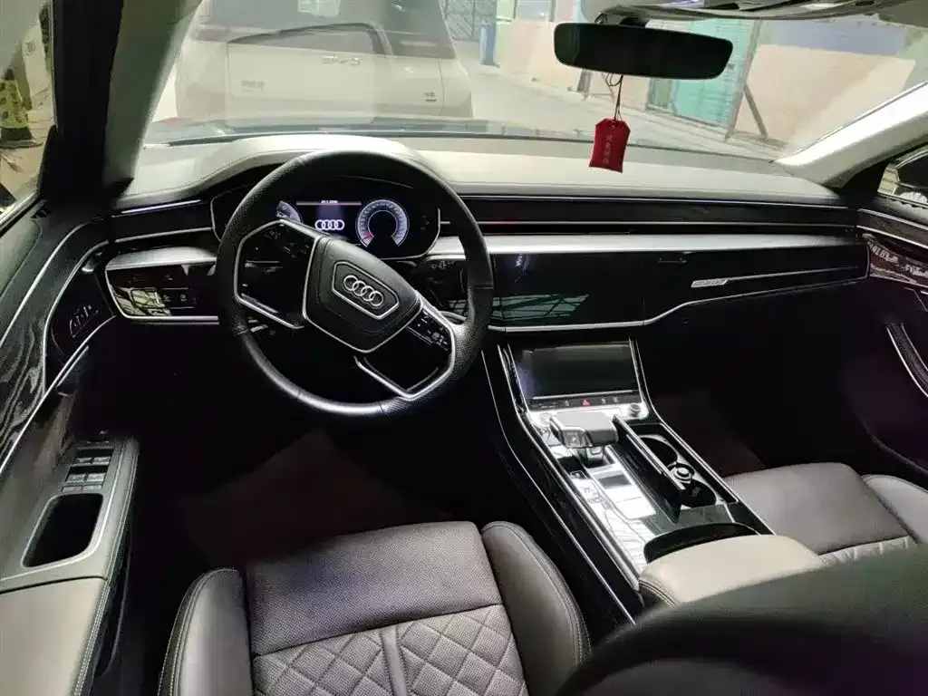 Audi A8 — фото 8