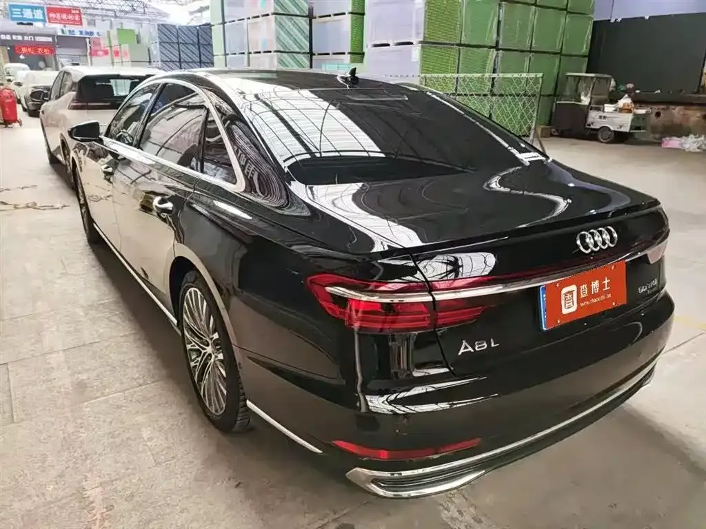 Audi A8 — фото 5