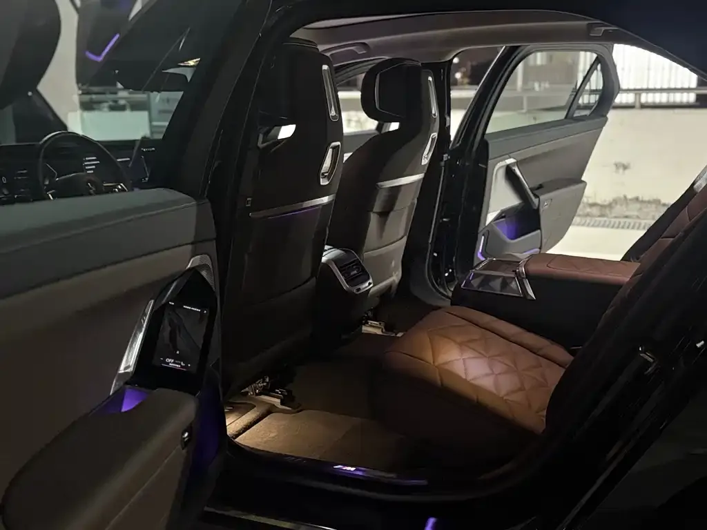 BMW 7 Series 2025 из CN, фото 3