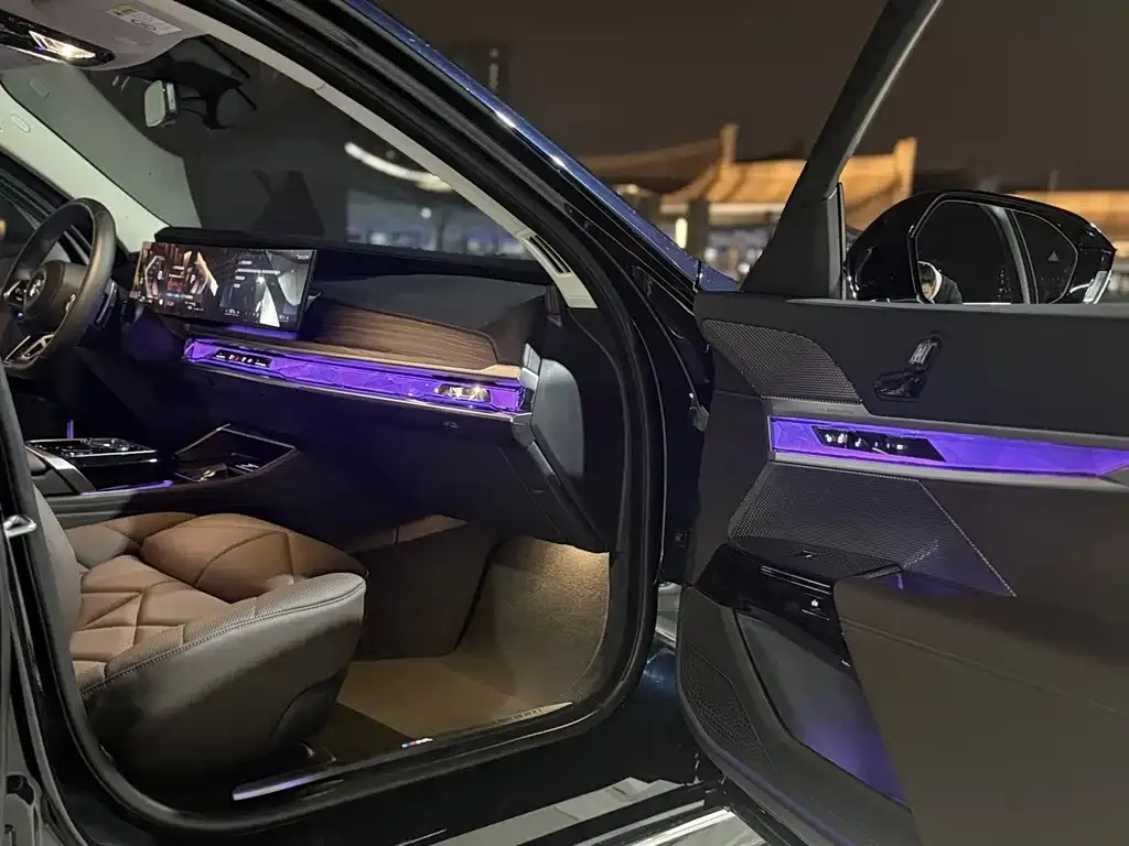 BMW 7 Series 2025 из CN, фото 9