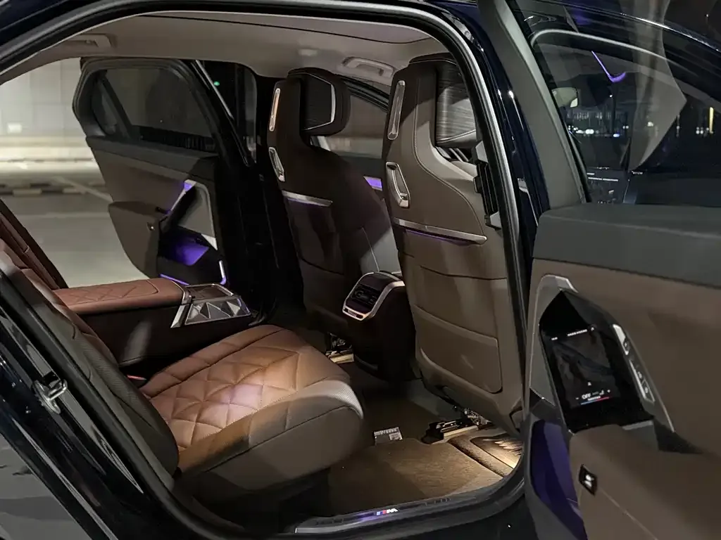 BMW 7 Series 2025 из CN, фото 6