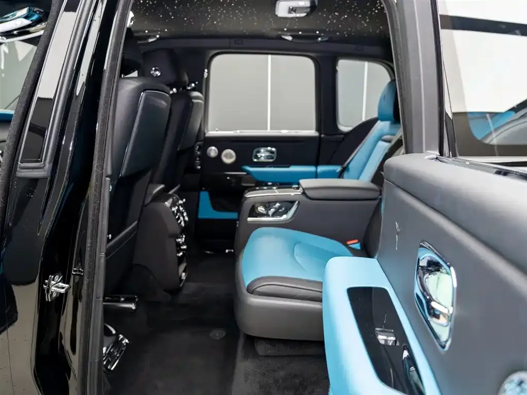 Rolls-Royce Cullinan 2024 из CN, фото 7