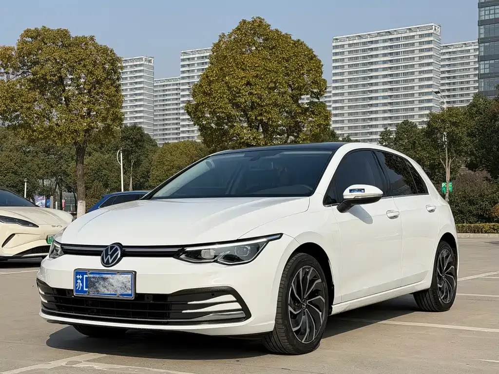 Volkswagen Golf 2023 из CN, фото 1