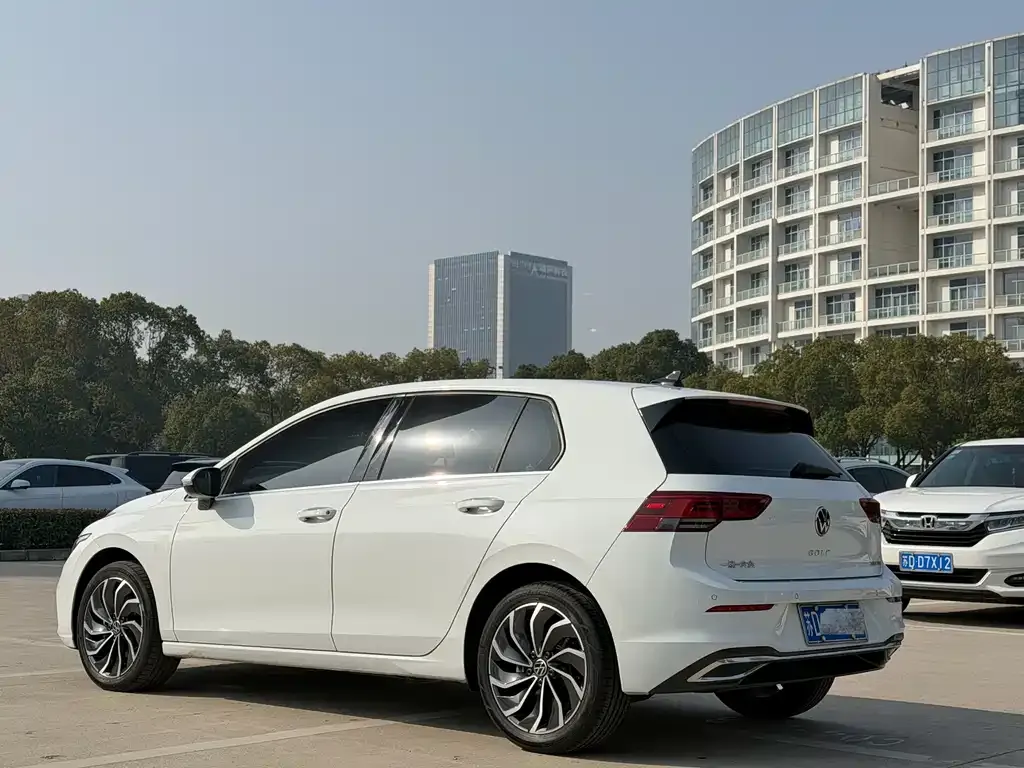 Volkswagen Golf 2023 из CN, фото 9