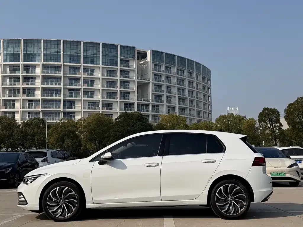 Volkswagen Golf 2023 из CN, фото 10