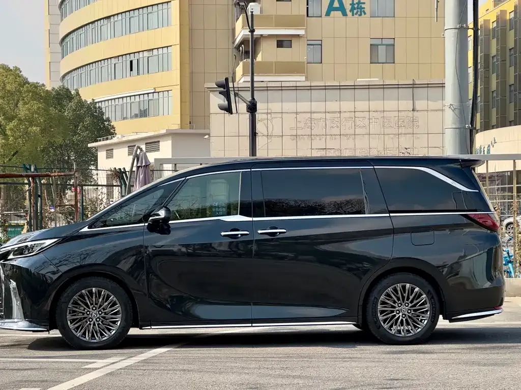 Lexus LM 2023 из CN, фото 5