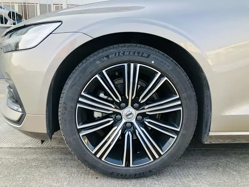 Volvo S60 2021 из CN, фото 4