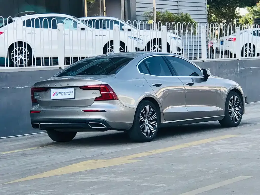 Volvo S60 2021 из CN, фото 8