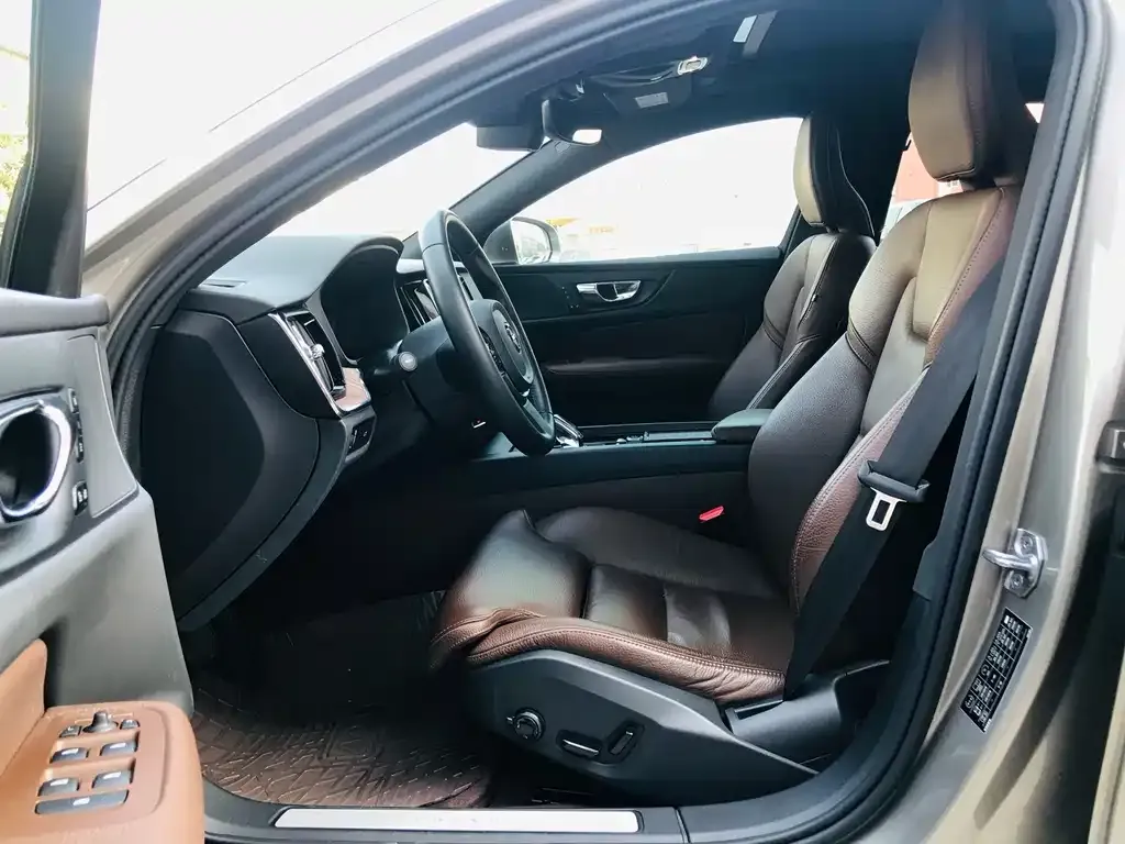 Volvo S60 2021 из CN, фото 3