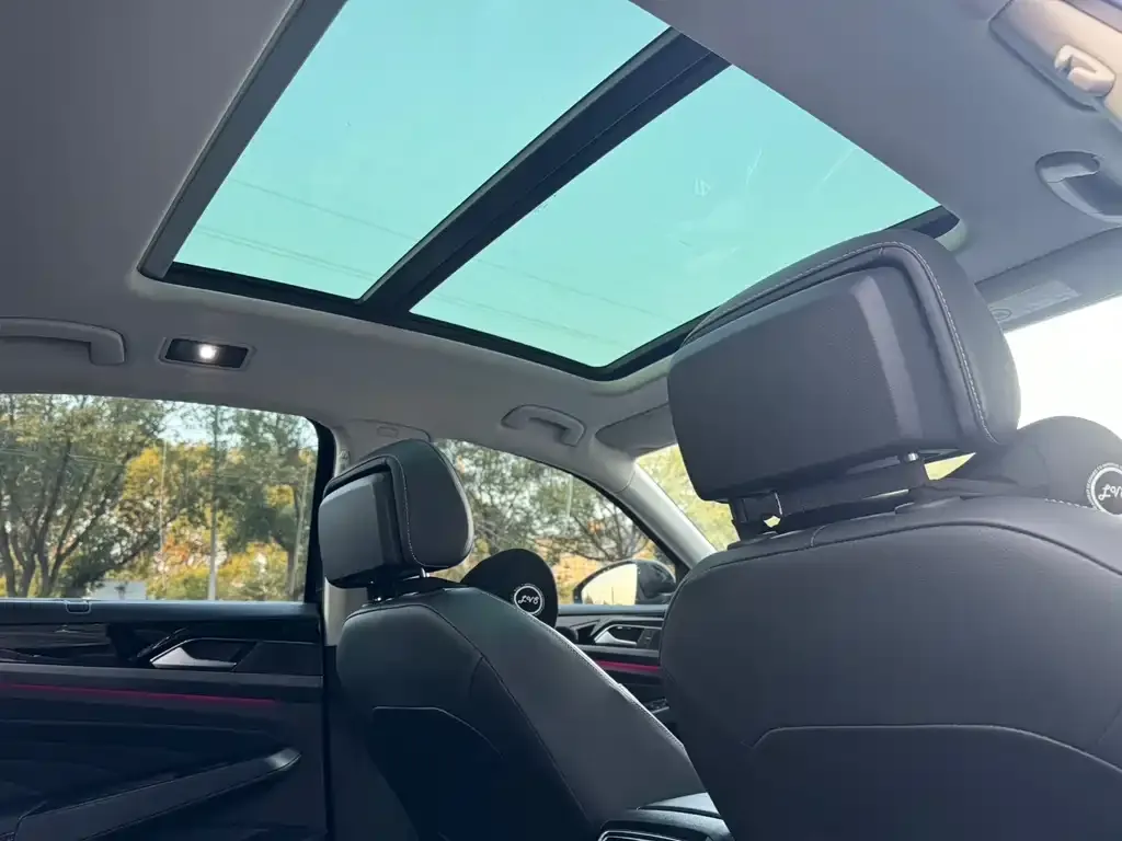 Volkswagen Passat 2021 из CN, фото 4