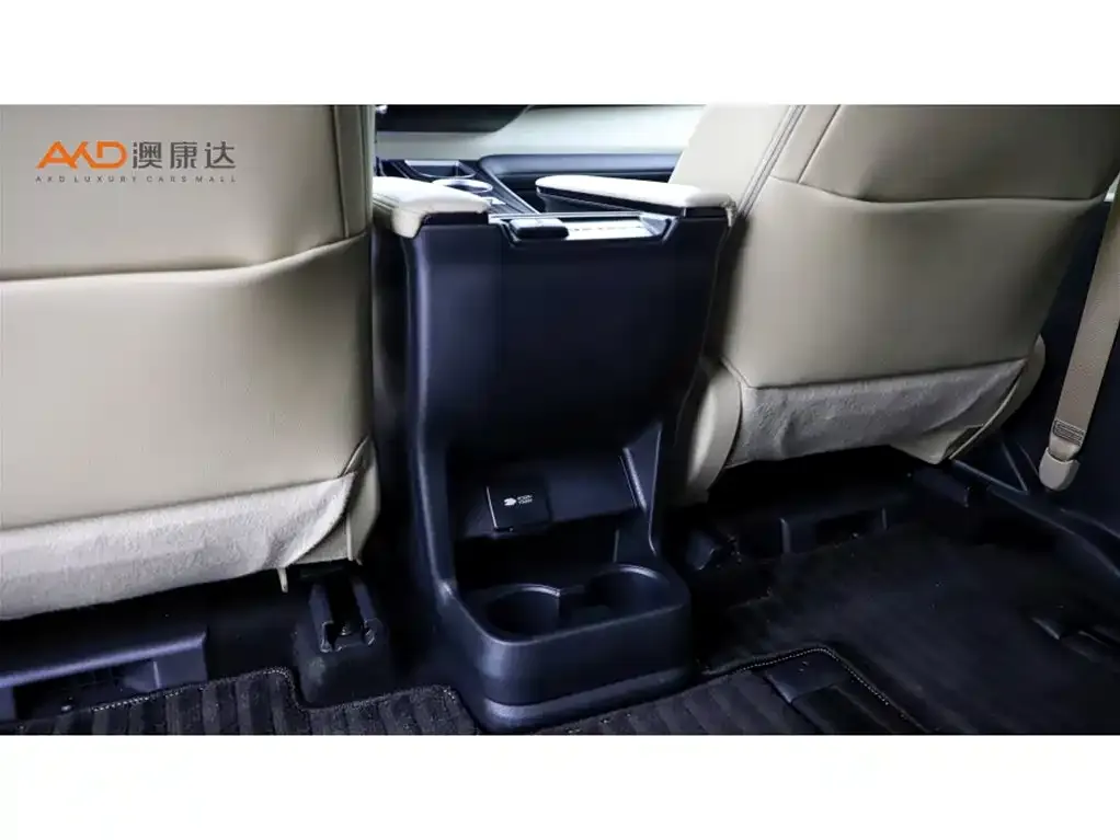 Toyota Granvia 2023 из CN, фото 10