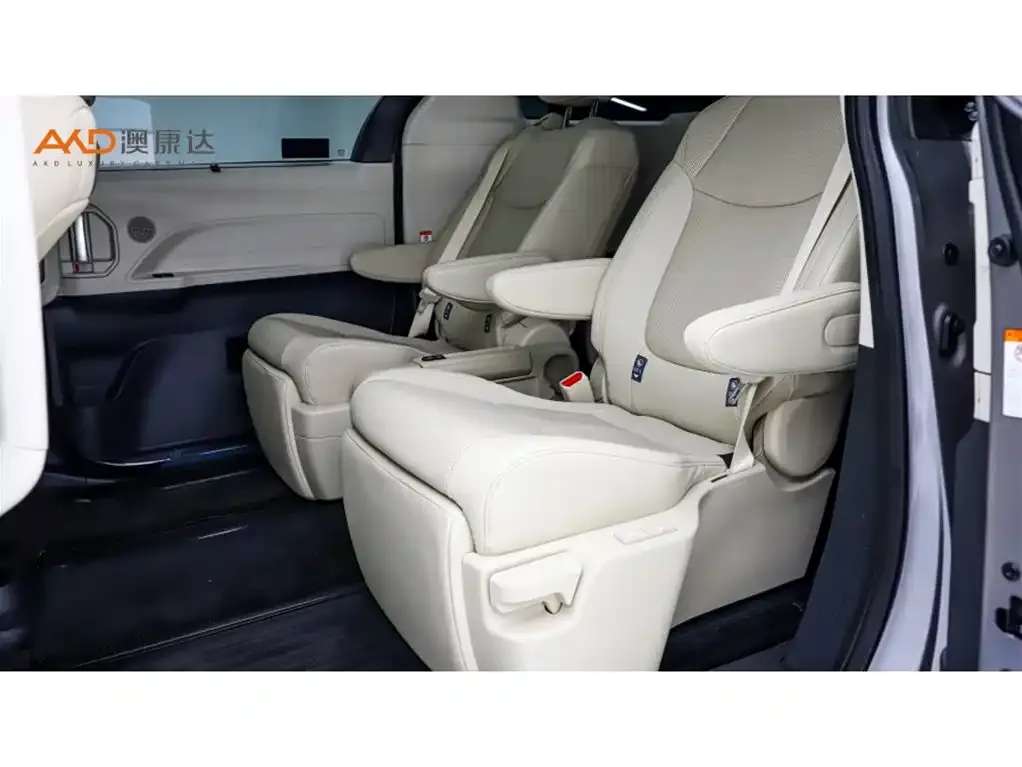 Toyota Granvia 2023 из CN, фото 3