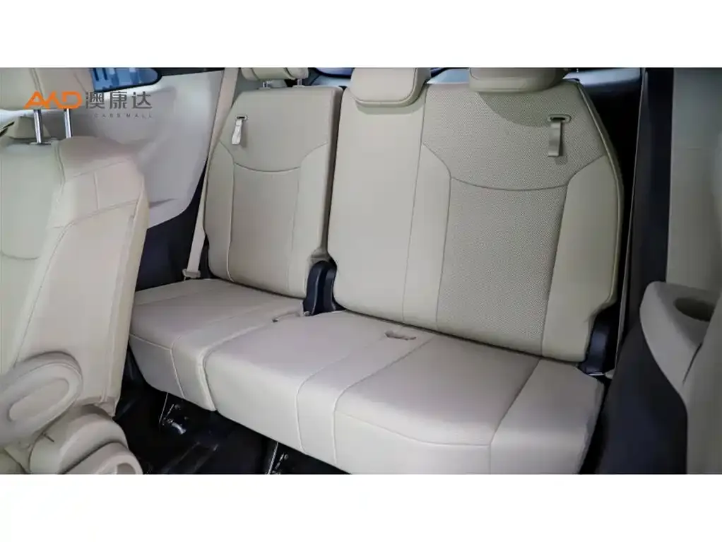 Toyota Granvia 2023 из CN, фото 9