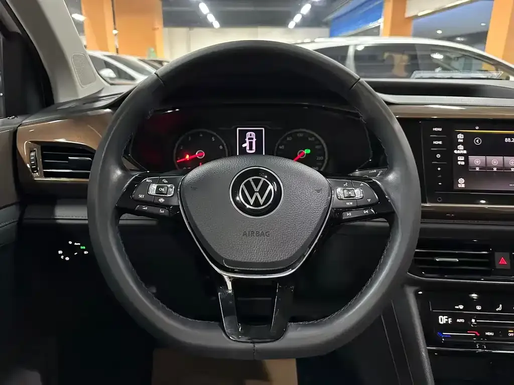 Volkswagen Tharu — фото 5