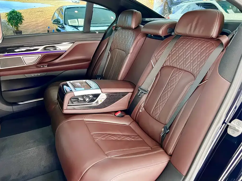BMW 7 Series 2022 из CN, фото 8