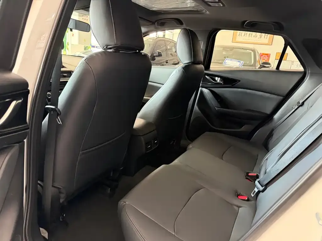 Mazda CX-4 2023 из CN, фото 3