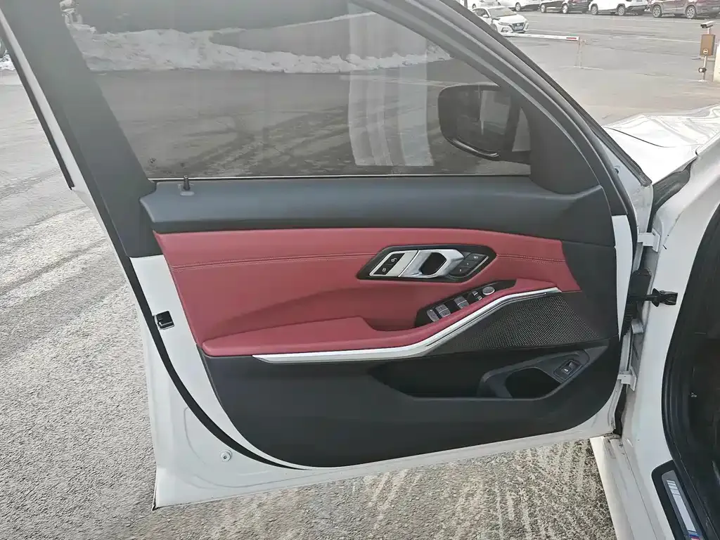 BMW 3 Series 2024 из CN, фото 3