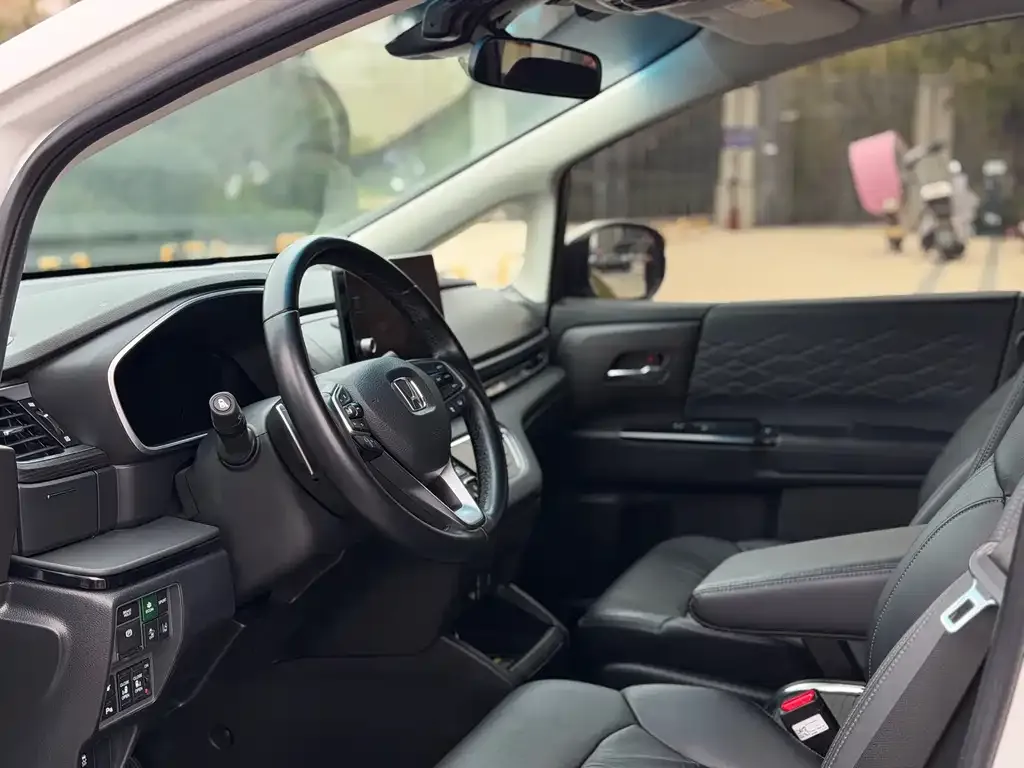 Honda Elysion 2023 из CN, фото 5