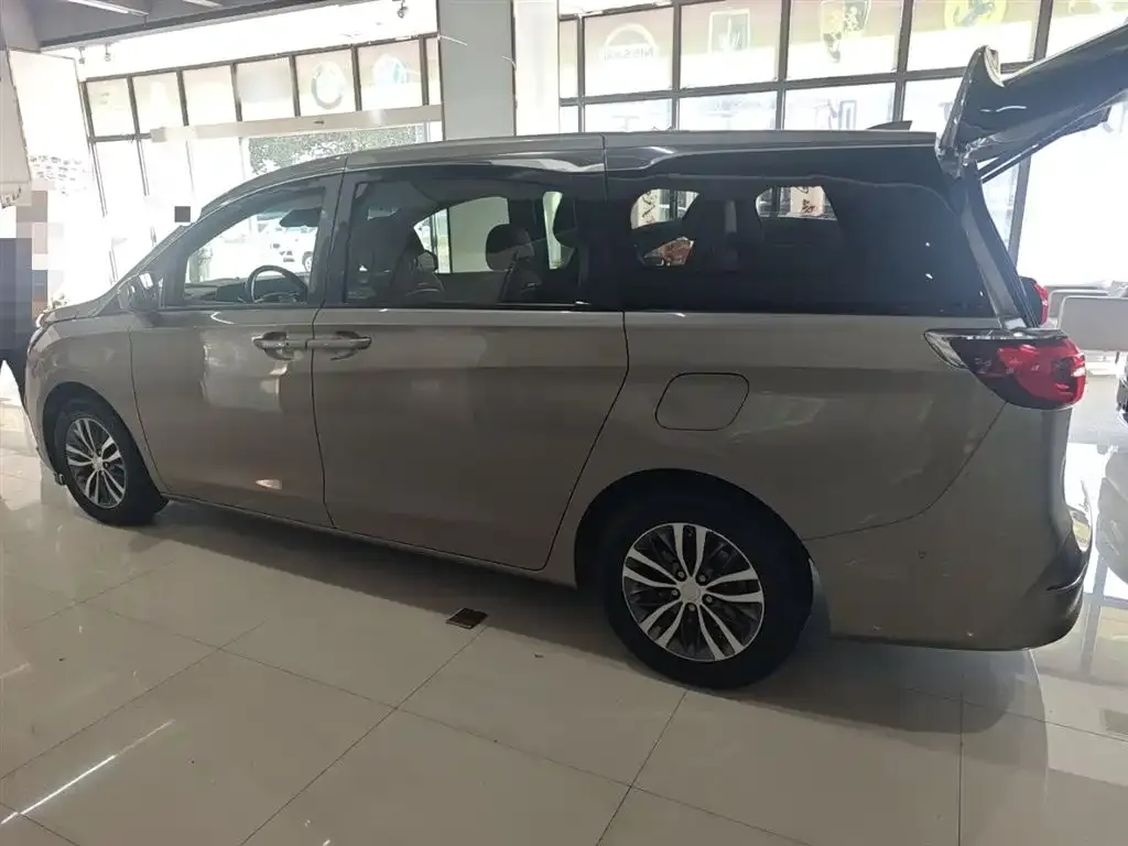 Buick GL8 2022 из CN, фото 6