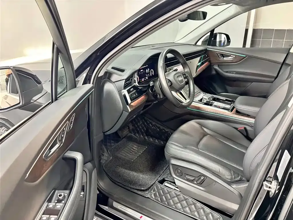 Audi Q7 2023 из CN, фото 6