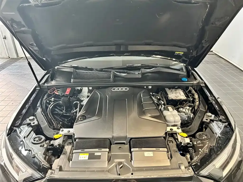Audi Q7 2023 из CN, фото 9