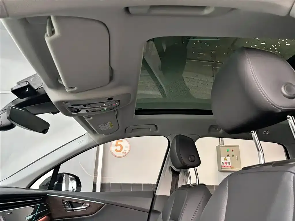 Audi Q7 2023 из CN, фото 7
