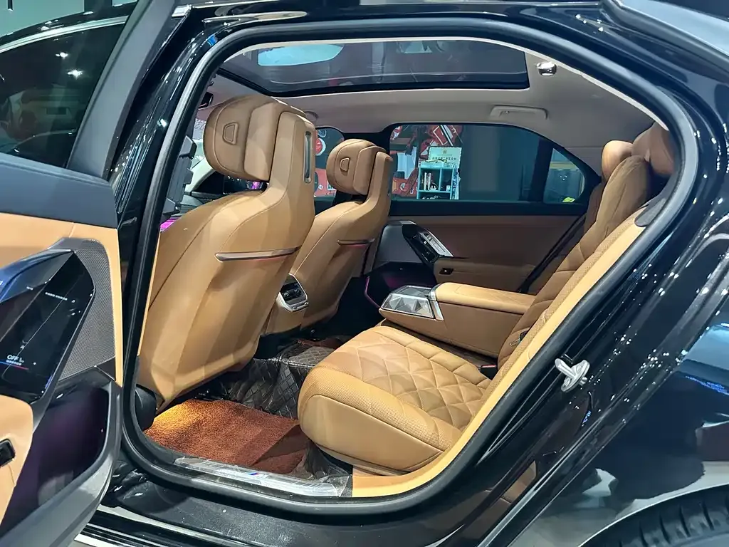 BMW 7 Series 2023 из CN, фото 4