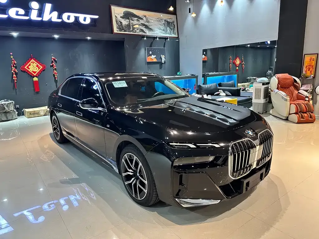 BMW 7 Series 2023 из CN, фото 2
