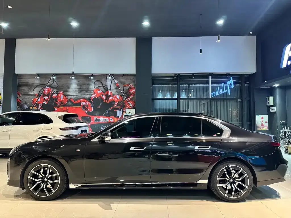 BMW 7 Series 2023 из CN, фото 8
