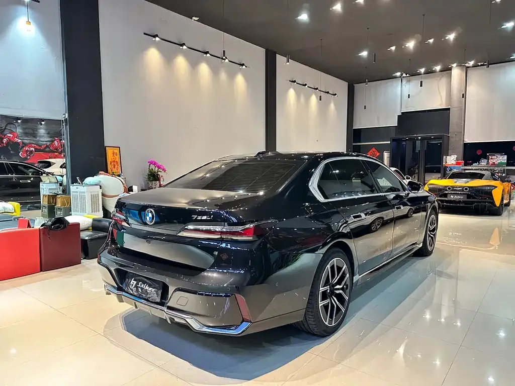 BMW 7 Series 2023 из CN, фото 6