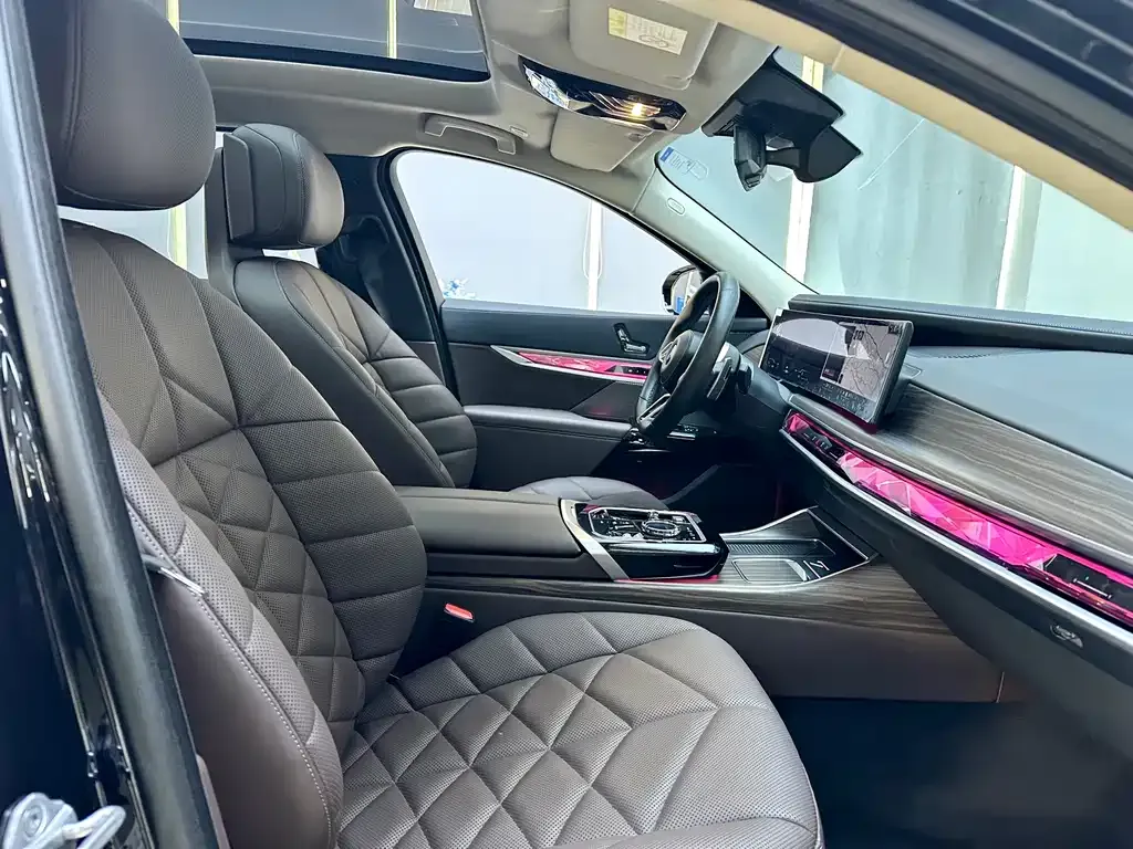 BMW 7 Series 2023 из CN, фото 10