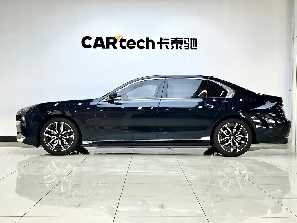 BMW 7 Series 2023 из CN, фото 8