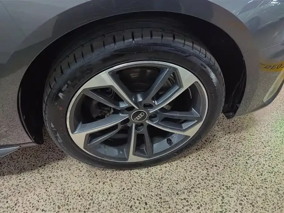 Audi A4L 2022 из CN, фото 4