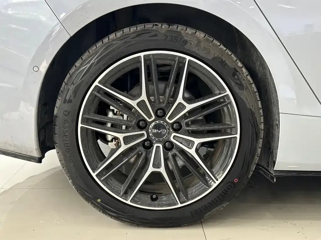 BYD Seal — фото 10