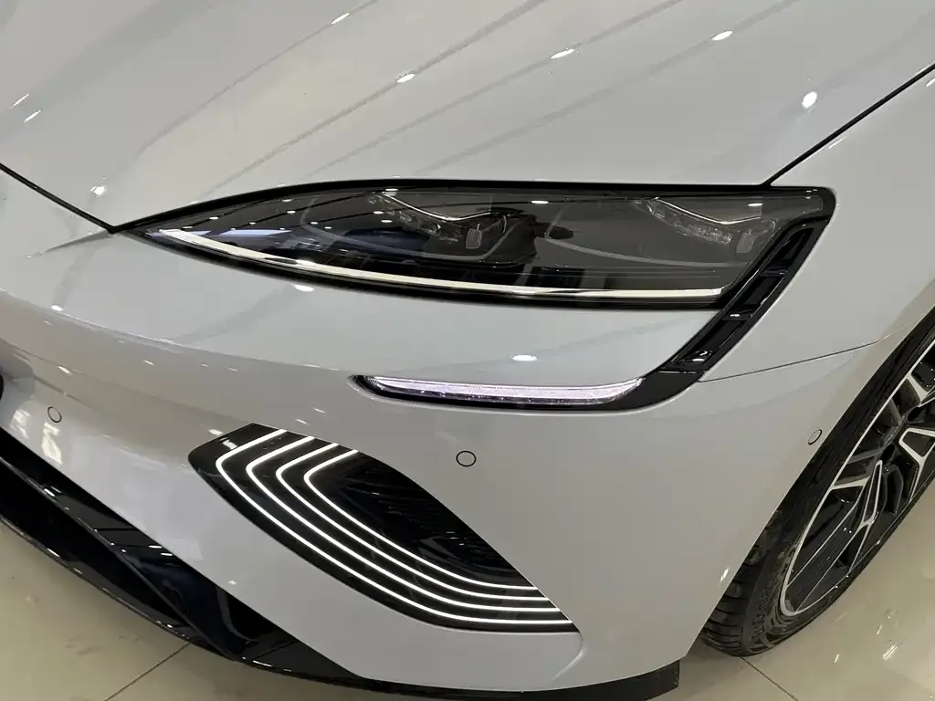 BYD Seal — фото 3