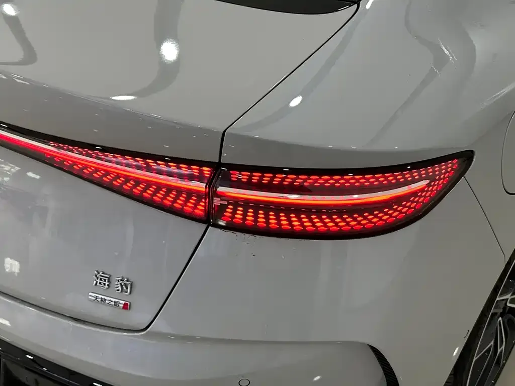 BYD Seal — фото 8