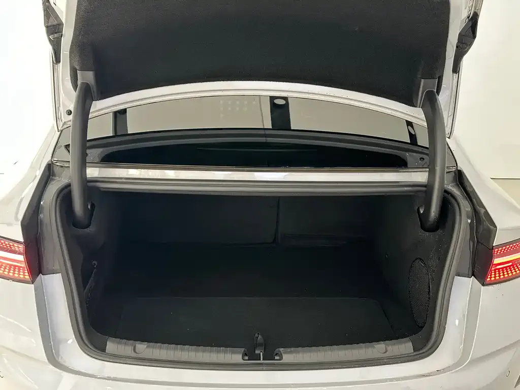 BYD Seal — фото 9