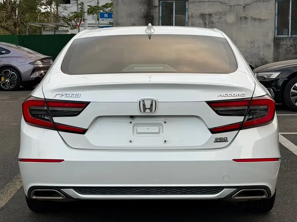 Honda Accord — фото 9