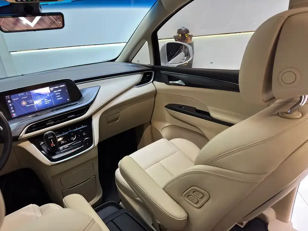 Buick GL8 2023 из CN, фото 9