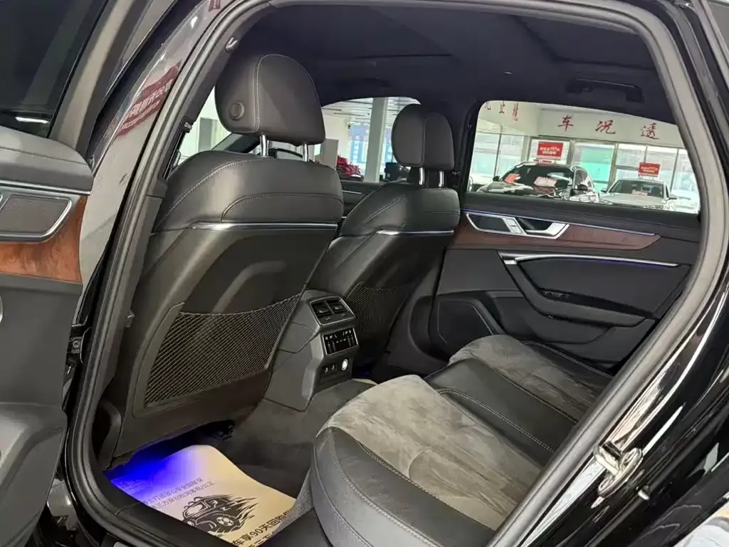 Audi A6L 2023 из CN, фото 2