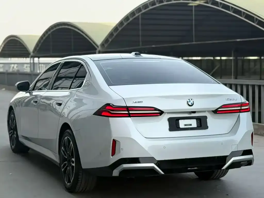 BMW 5 Series 2025 из CN, фото 3