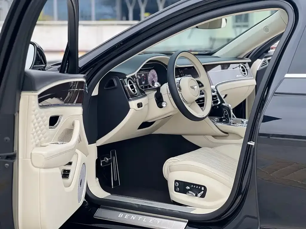Bentley Flying Spur 2024 из CN, фото 2