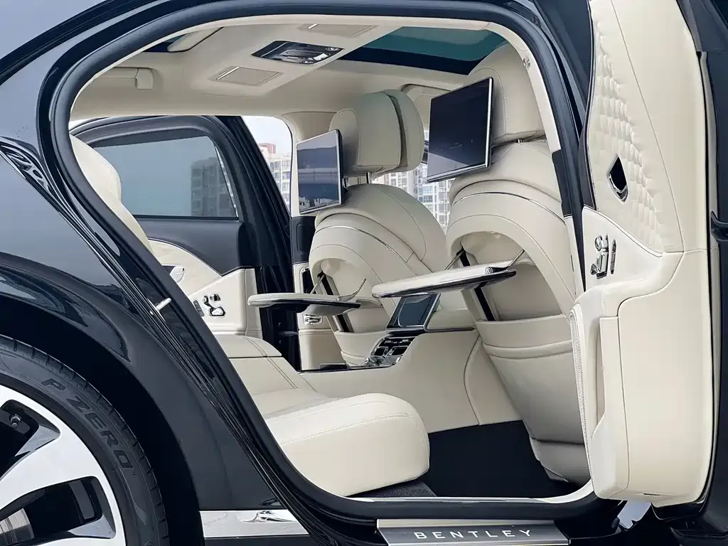 Bentley Flying Spur 2024 из CN, фото 8