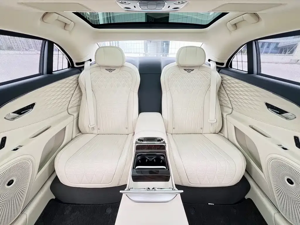 Bentley Flying Spur 2024 из CN, фото 7