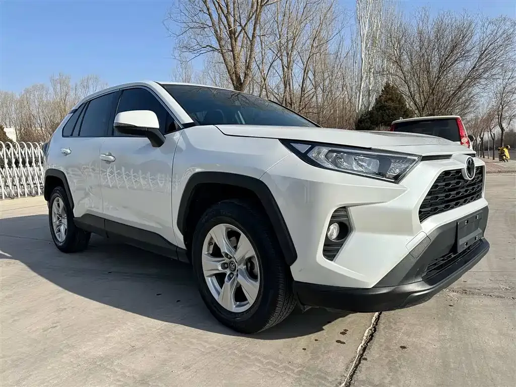Toyota RAV4 — фото 9