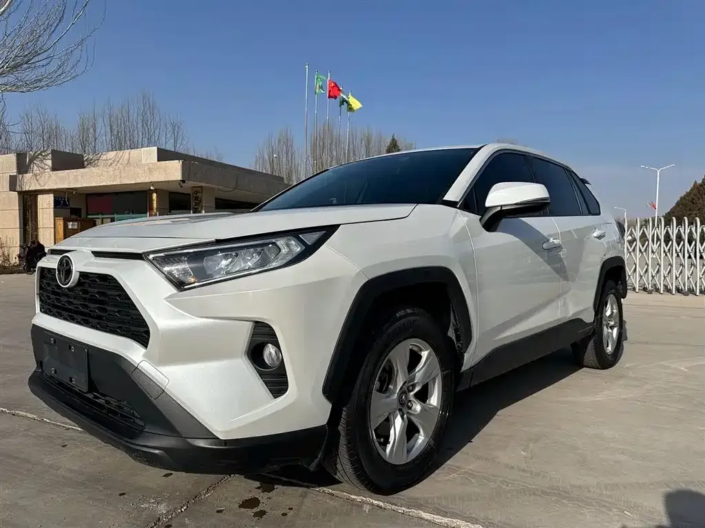 Toyota RAV4 — фото 3