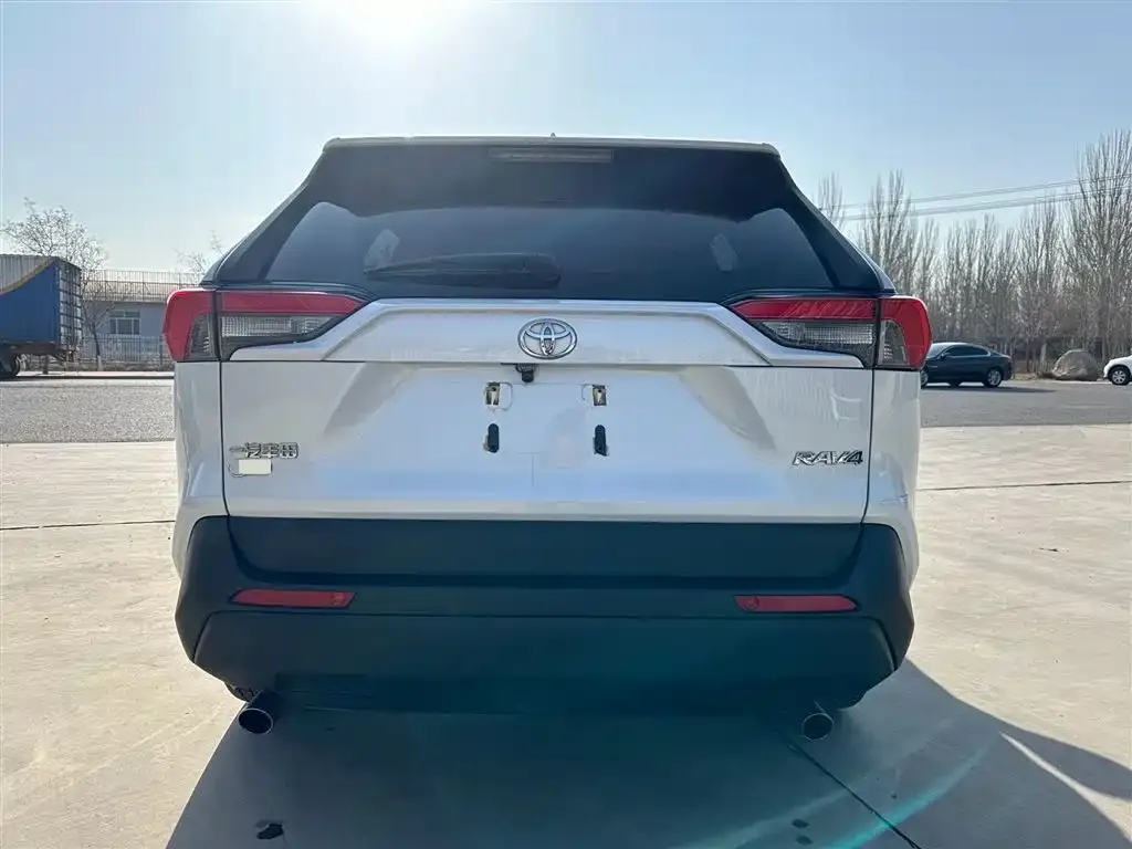 Toyota RAV4 — фото 6